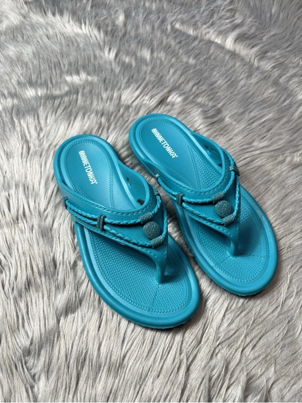 Minnetonka Womens Silverthorne Prism Turquoise Flip Flops Size 8 M